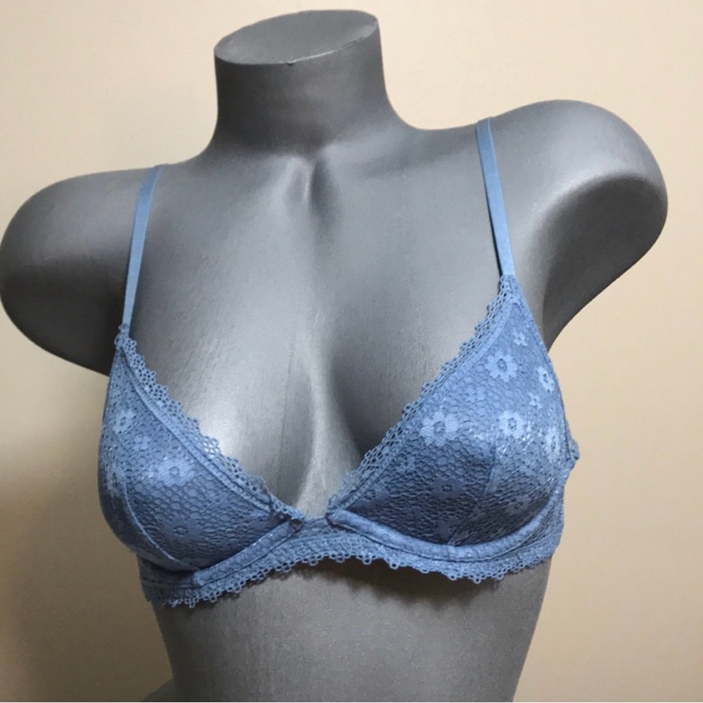 Victoria’s Secret Bralette Bra Daisy Lace Underwire Unlined Size XSmall.NWT
